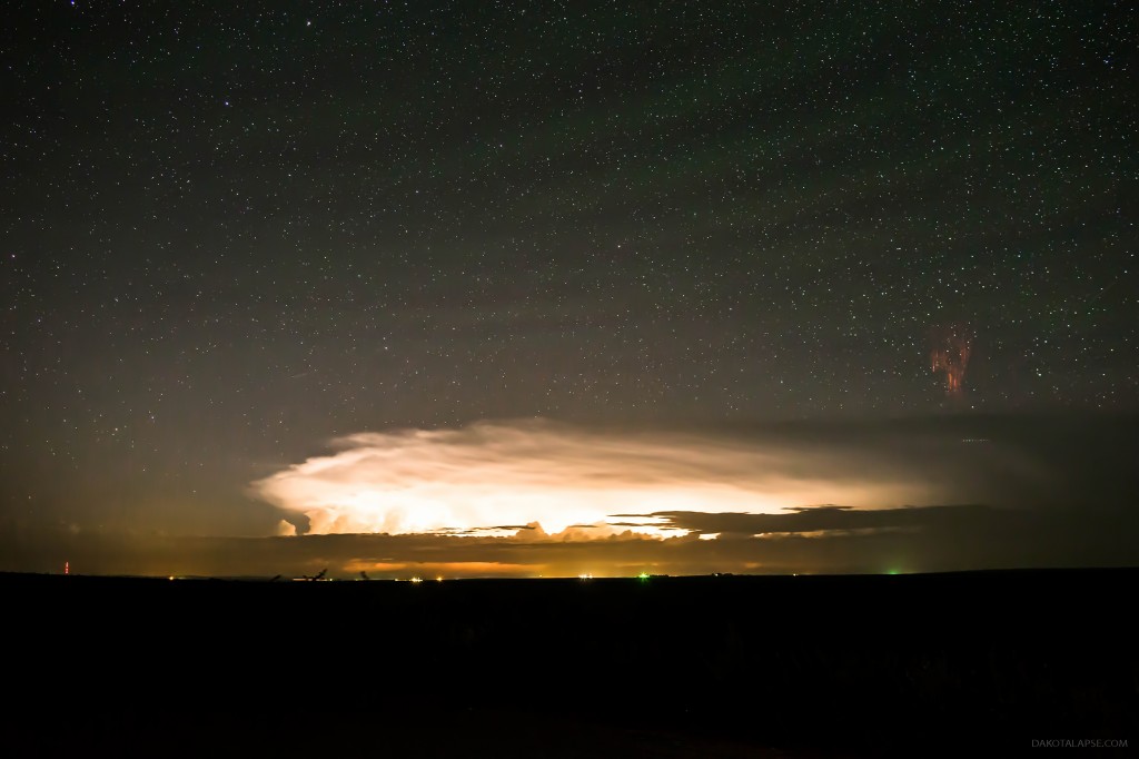 Sprite with Airglow and Gravity Waves over South Dakota